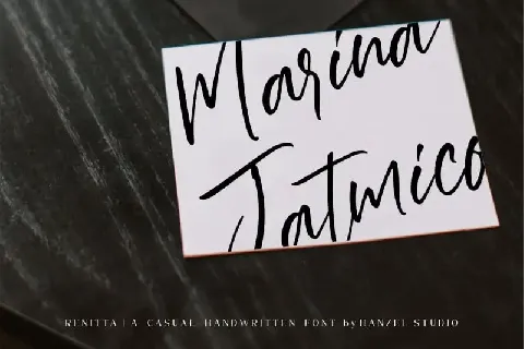 Renitta Handwritten font
