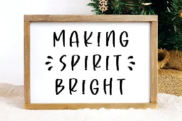 Bright - Christmas Theme Font