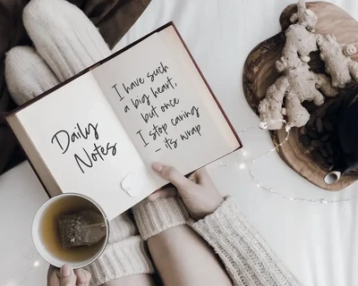 Smoky Diamond Handwritten Script Font TT