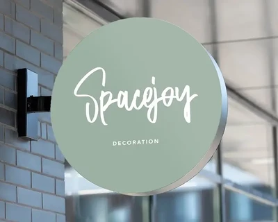 Lunchroom - Modern Script Font