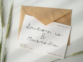 Moriana - Handwritten Script Font