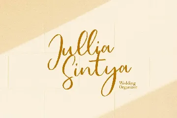 Jullysinty Beauty Script Font