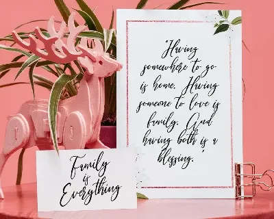 Mondayslove Feminine Signature Font