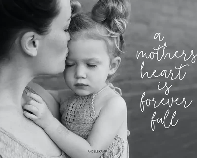 Tilly, a lovely font & bonus clipart