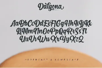 Dalgona Script font