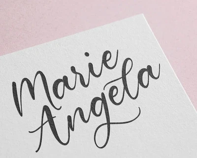 Gelyti Script Font