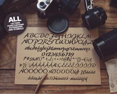 Madoxx Brush Typeface font